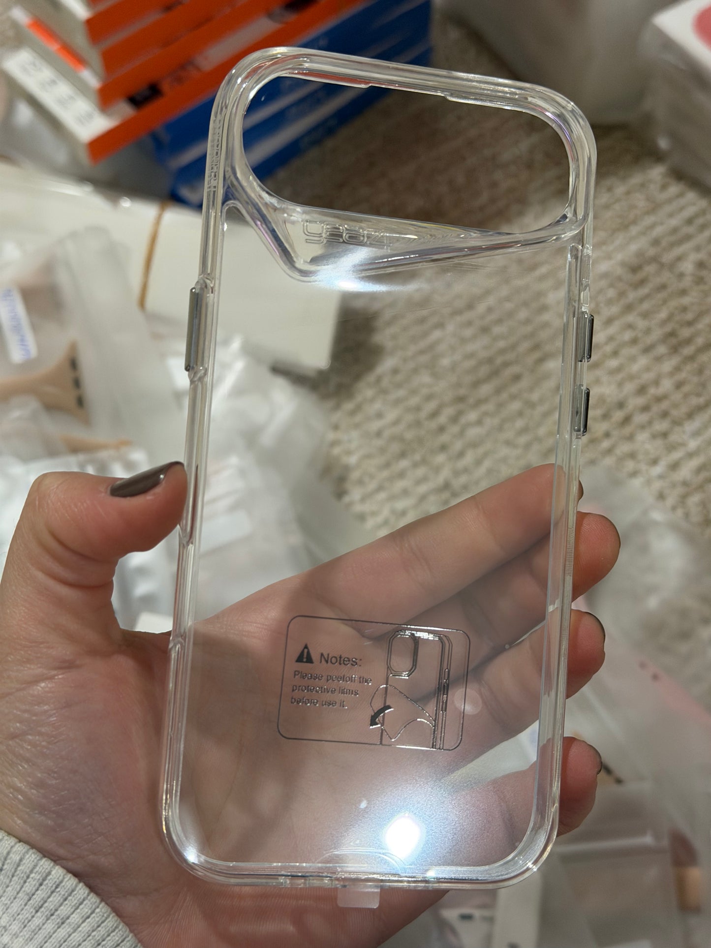 Gear4 Hard Rubber Clear Case – iPhone 17 Series