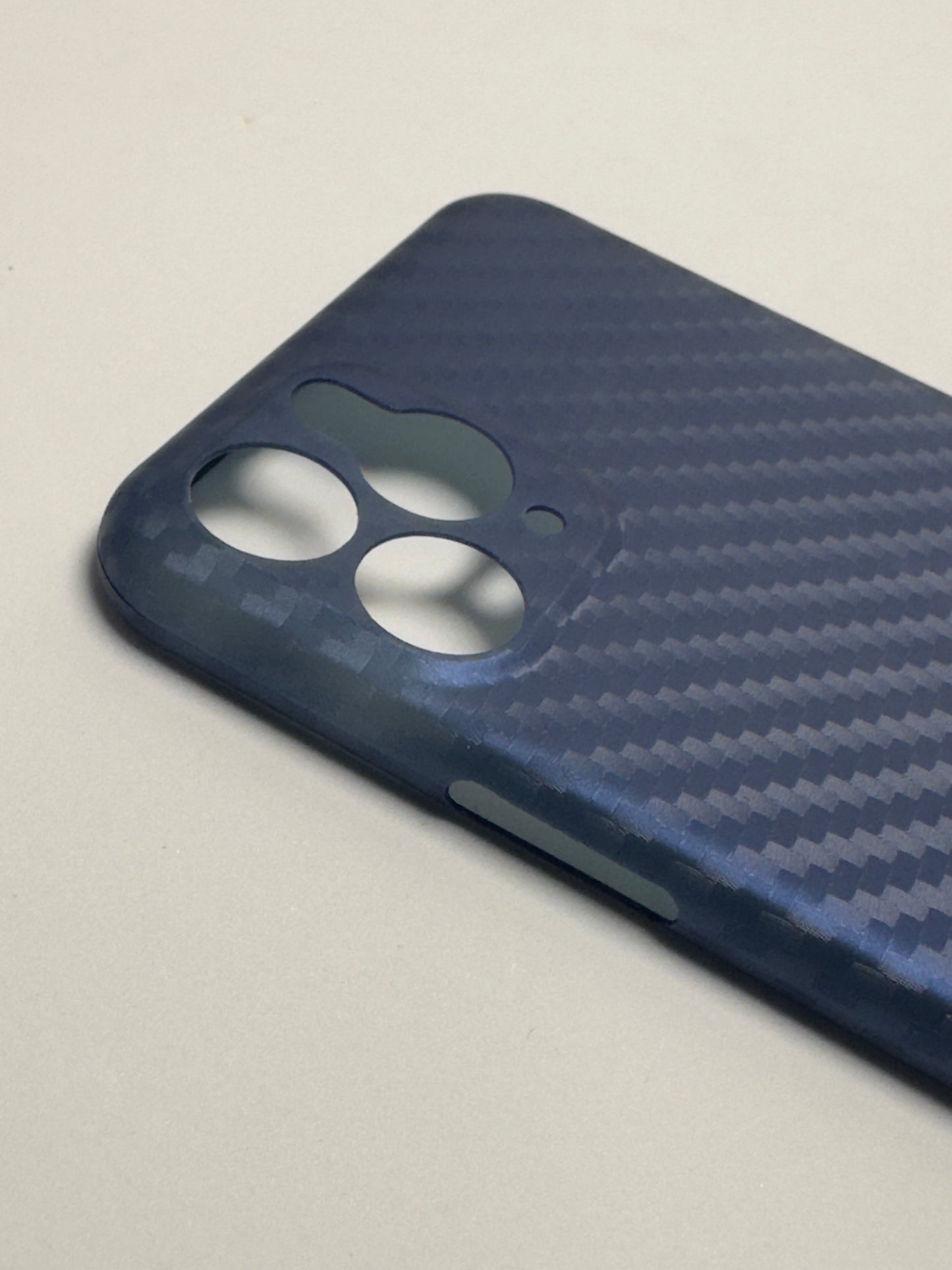 Ultra-Thin Carbon Fiber Texture MagSafe Case – Sleek & Slim