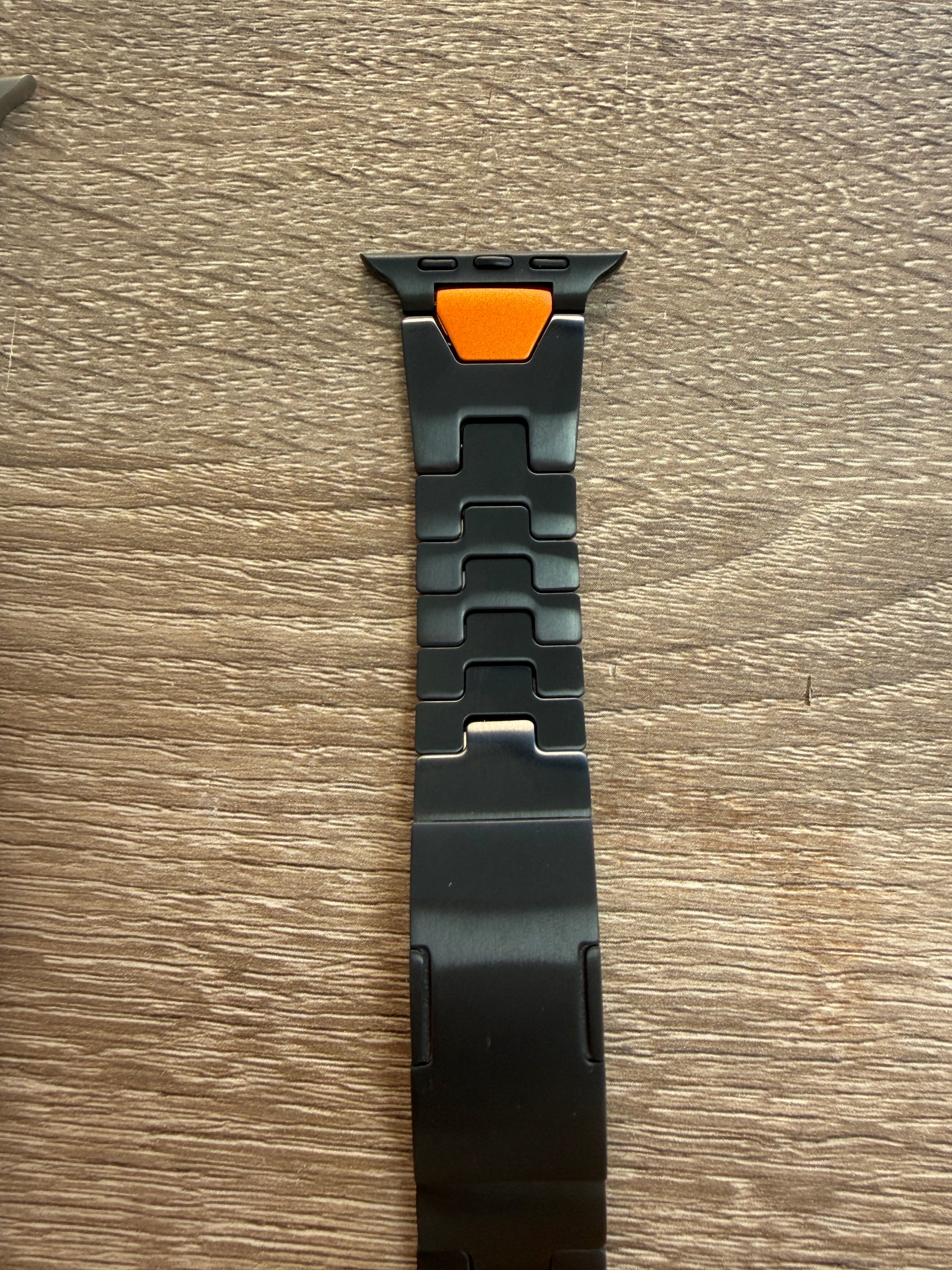 HOCO WA40 stainless steel Apple Watch strap – clasp detail – PhoneHub Lebanon