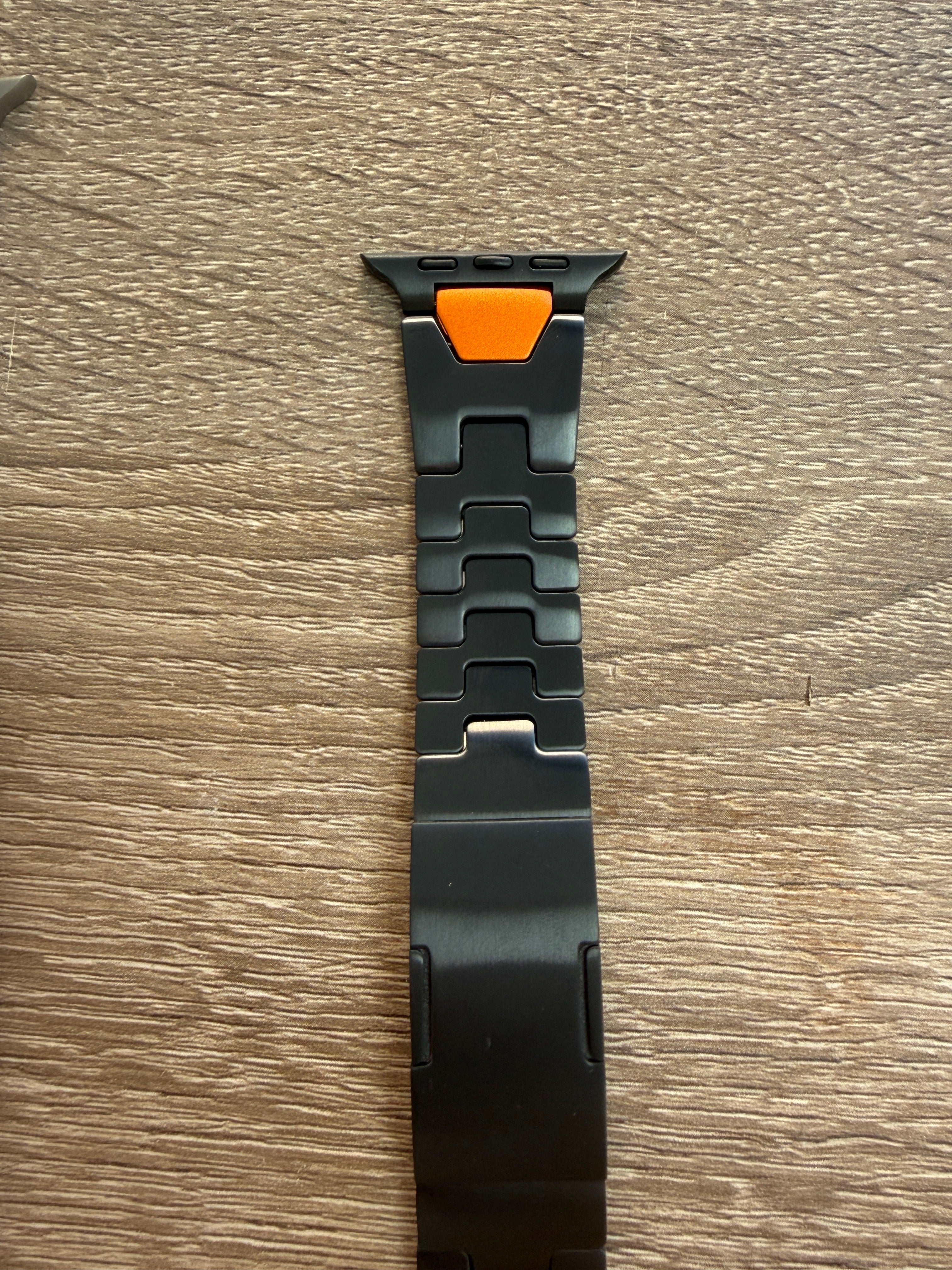 HOCO WA40 stainless steel Apple Watch strap – clasp detail – PhoneHub Lebanon