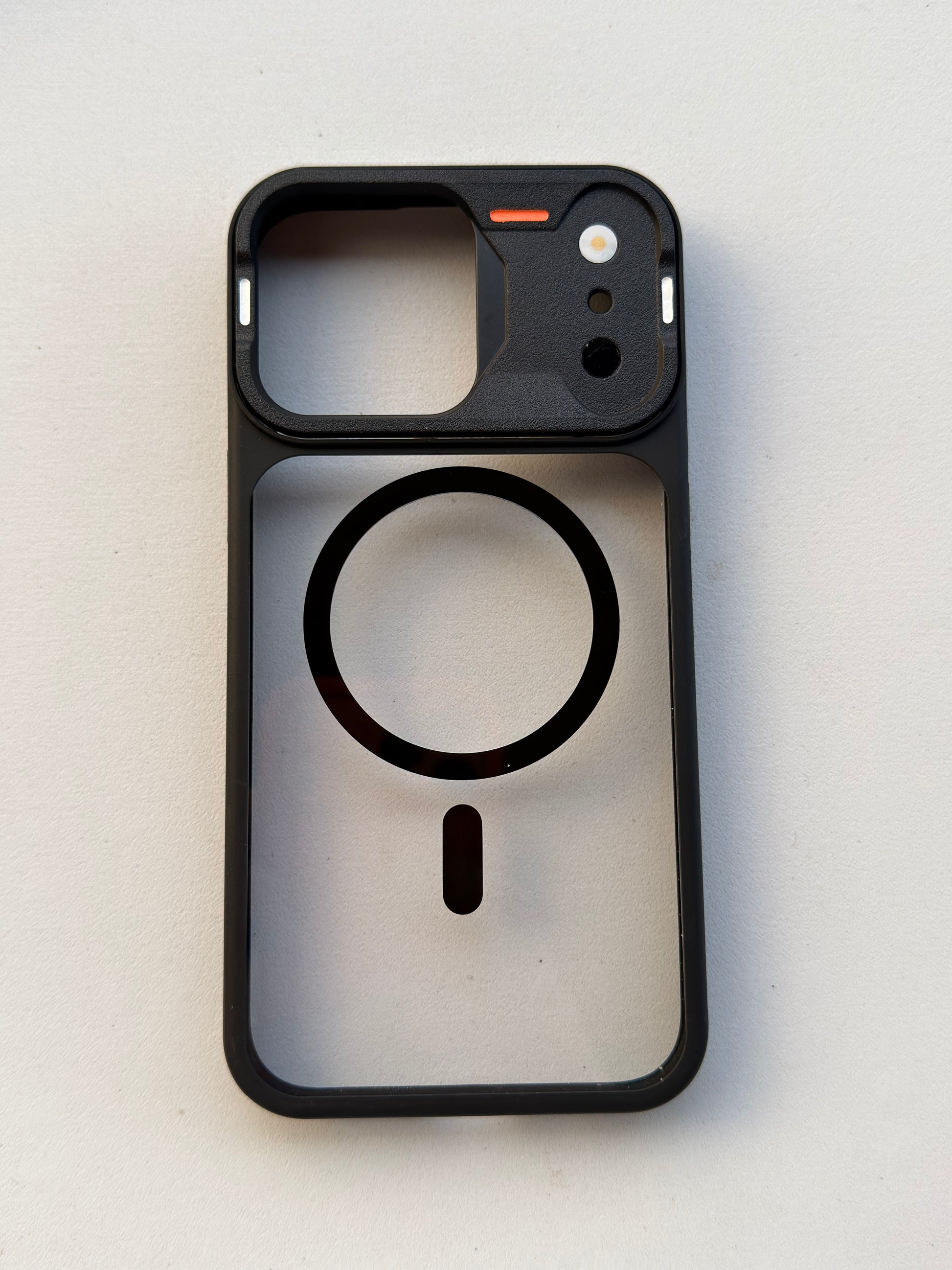 Slim transparent iPhone cover with reinforced edges
