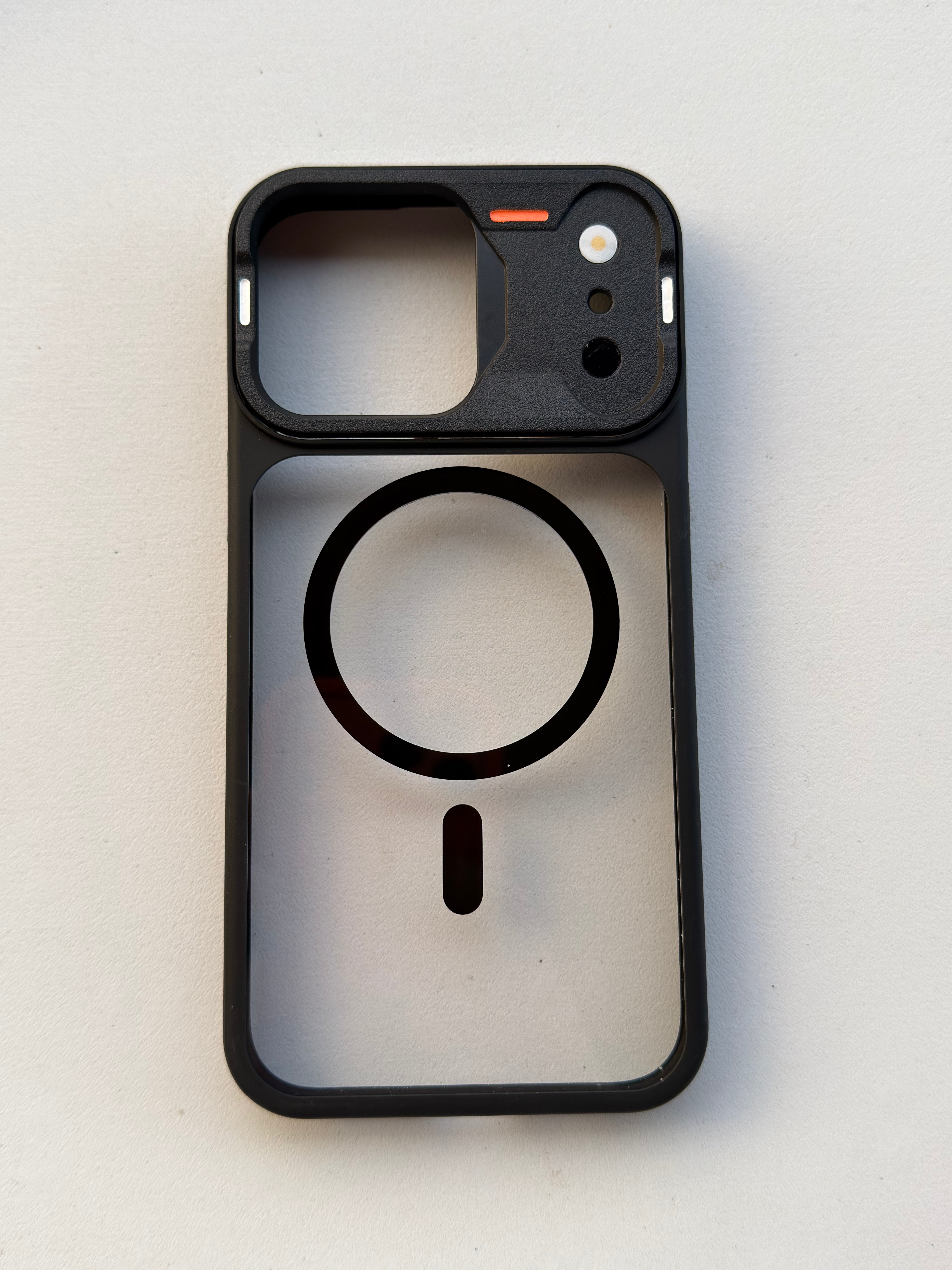 Slim transparent iPhone cover with reinforced edges
