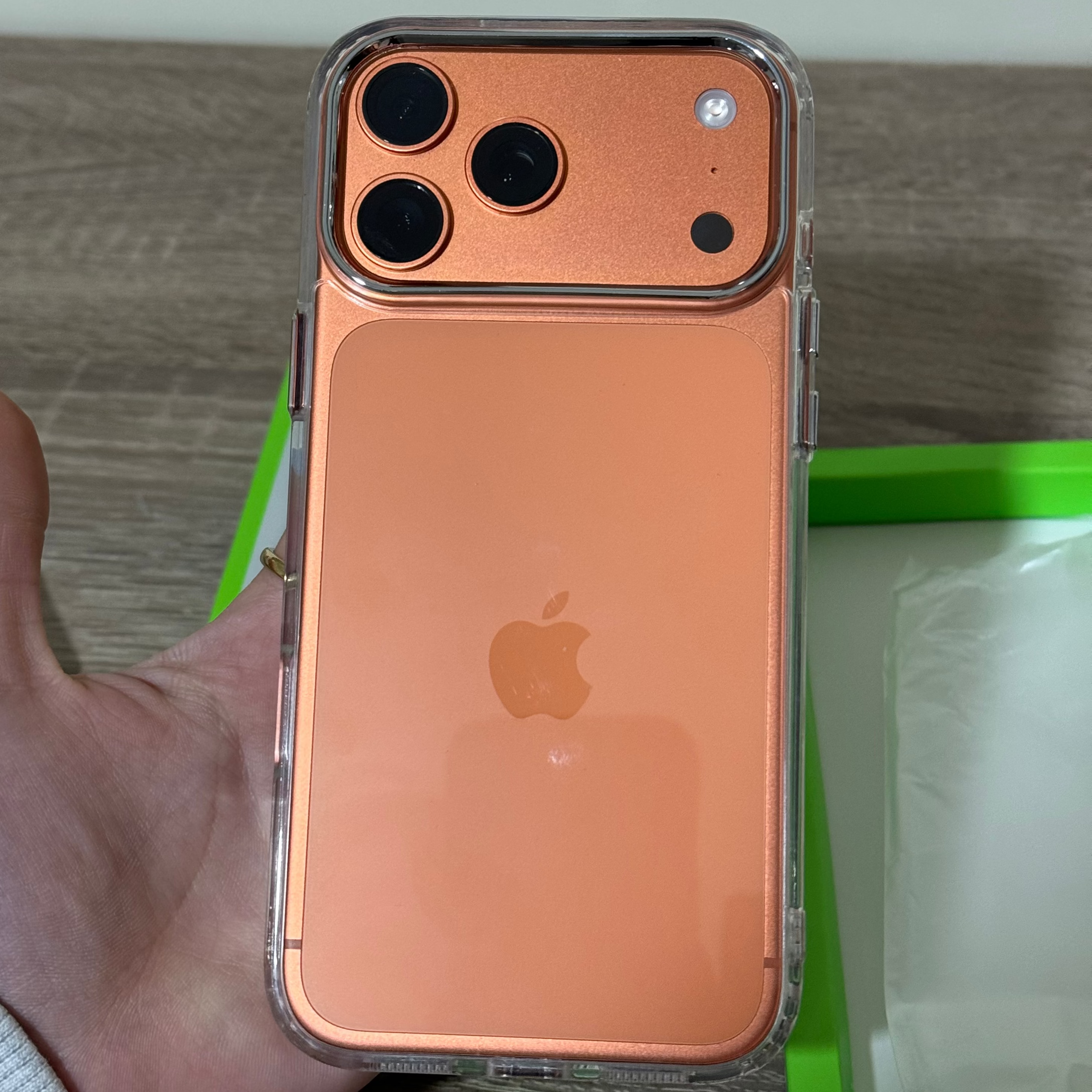 Belkin SheerForce anti-yellowing clear finish detail