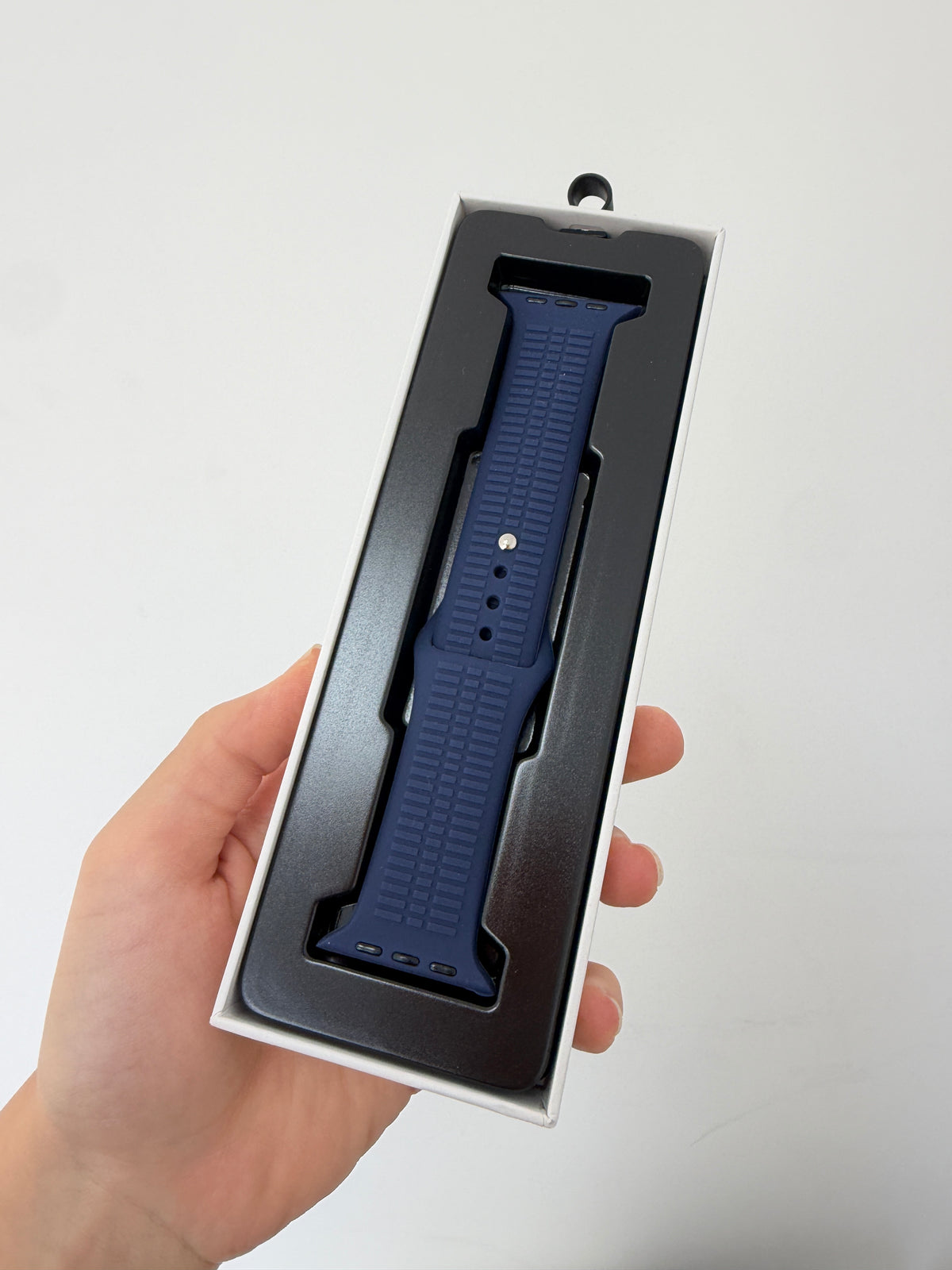 Spigen Rugged Armor Band Pink – In Box, Tread Texture Detail