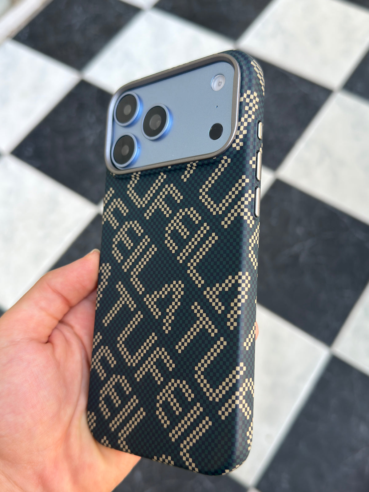 Carbon weave case iPhone 17/18 Pro Max - reinforced corners