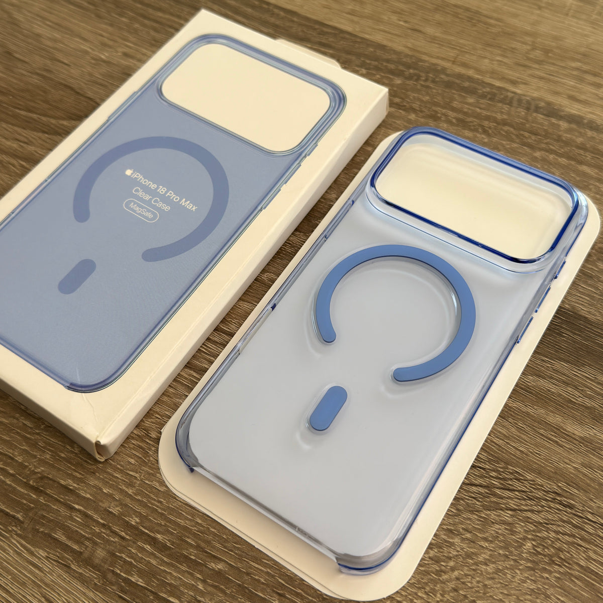 Coloured MagSafe clear case - light blue frame