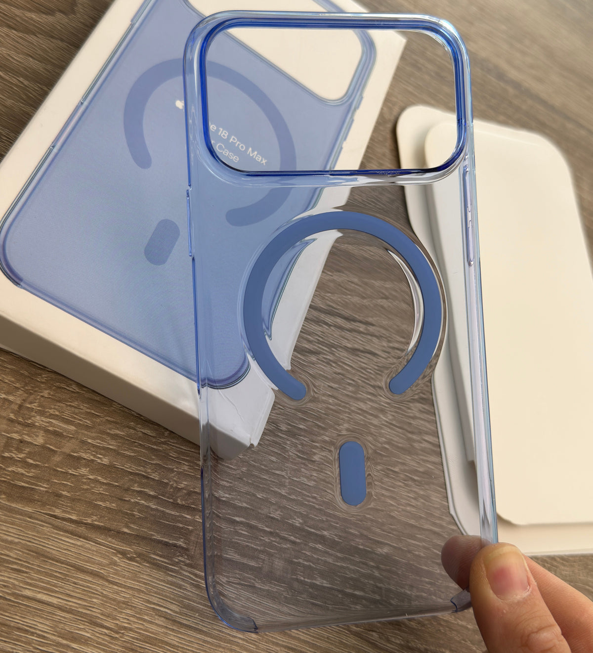 Coloured MagSafe clear case - black frame on iPhone 17/18 Pro Max