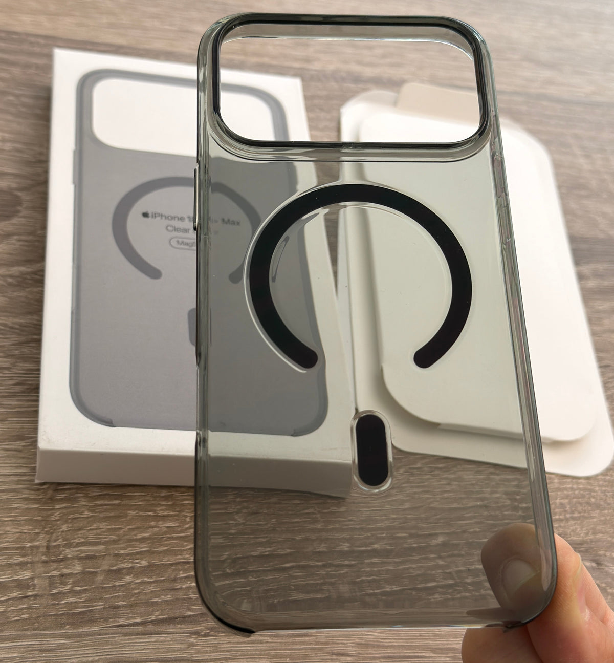 Coloured MagSafe clear case - side buttons and frame detail