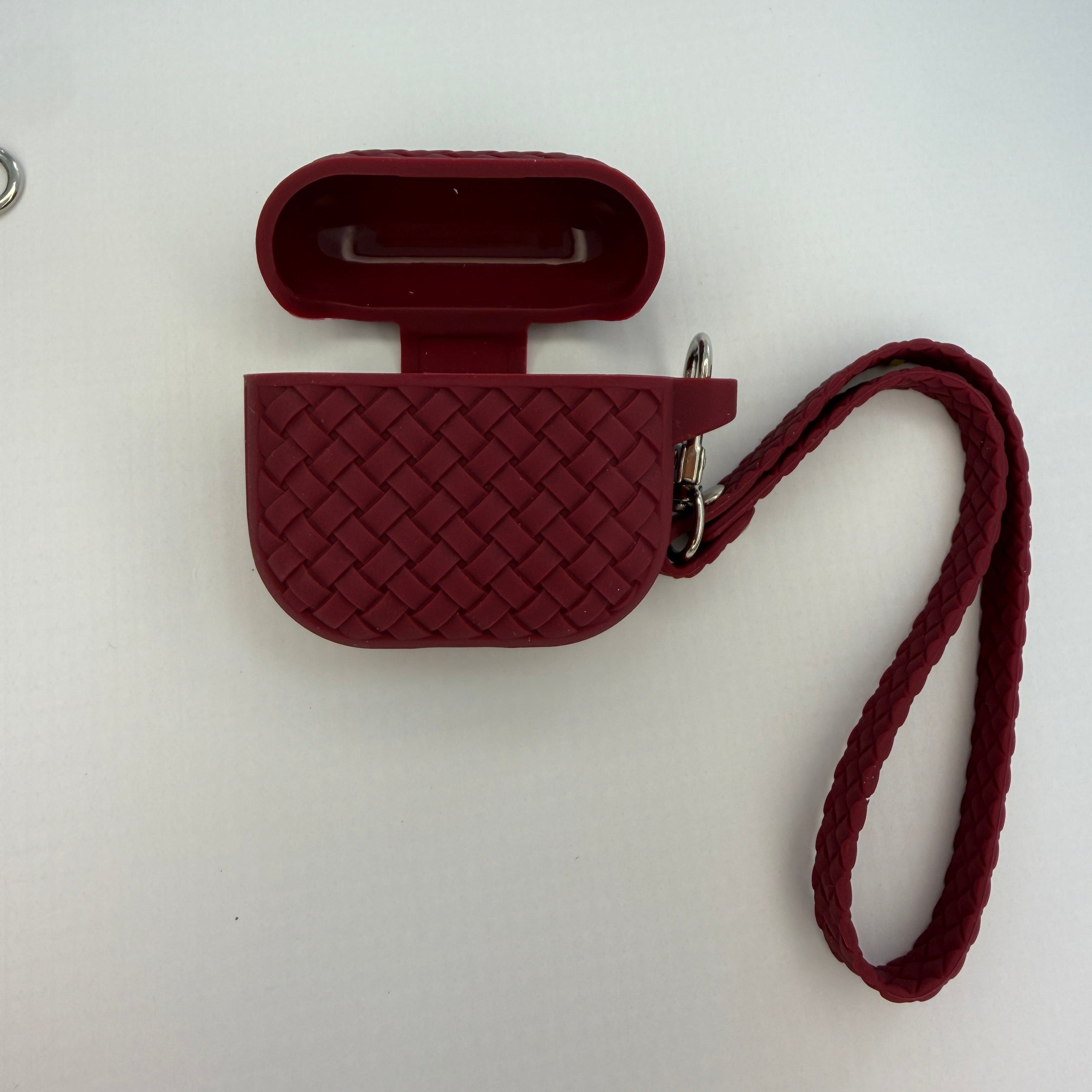 AirPods 4 protective rubber case with woven design and metal clip attachment.
