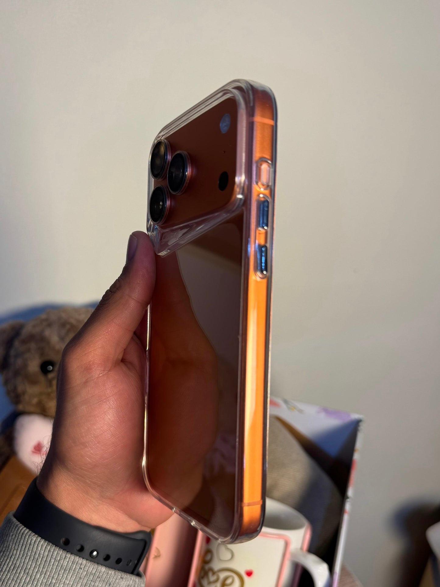 Gear4 Hard Rubber Clear Case – iPhone 17 Series