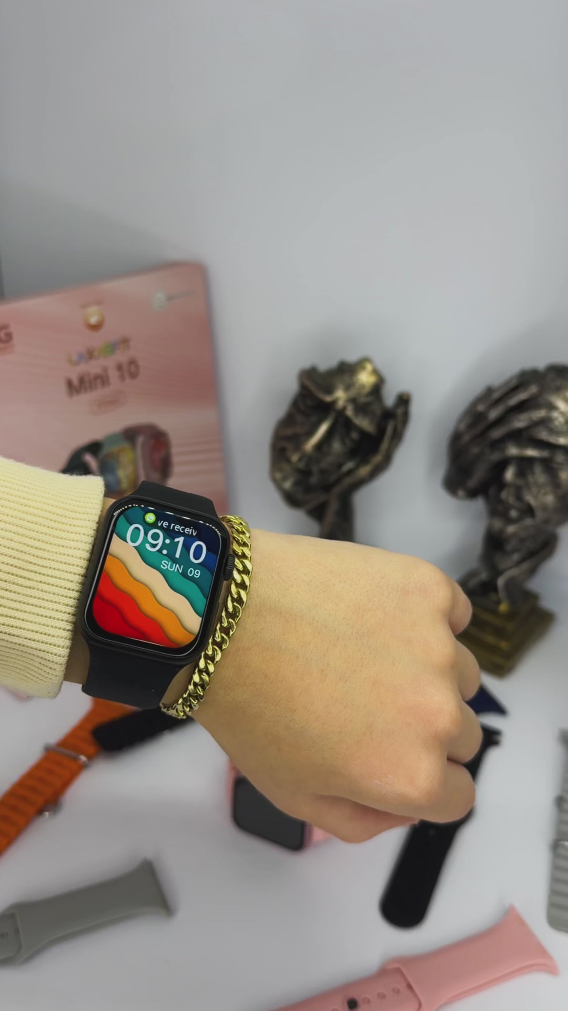 Load video: Apple Watch 41mm + 8 Straps - Laxasfit mini10