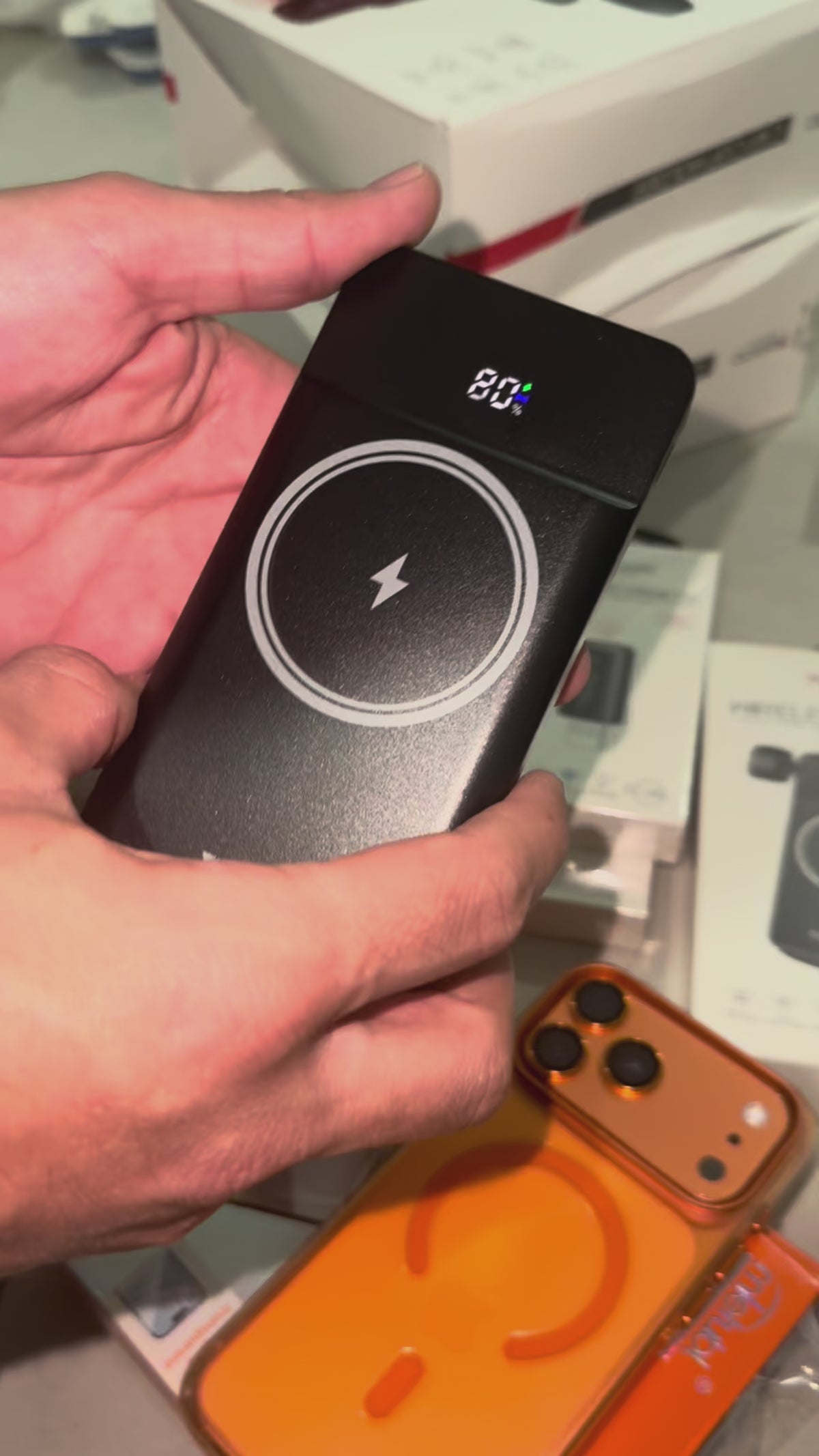 Load video: 10000mAh Magnetic Power Bank Yesido YP69 - 15W Wireless, LED Display
