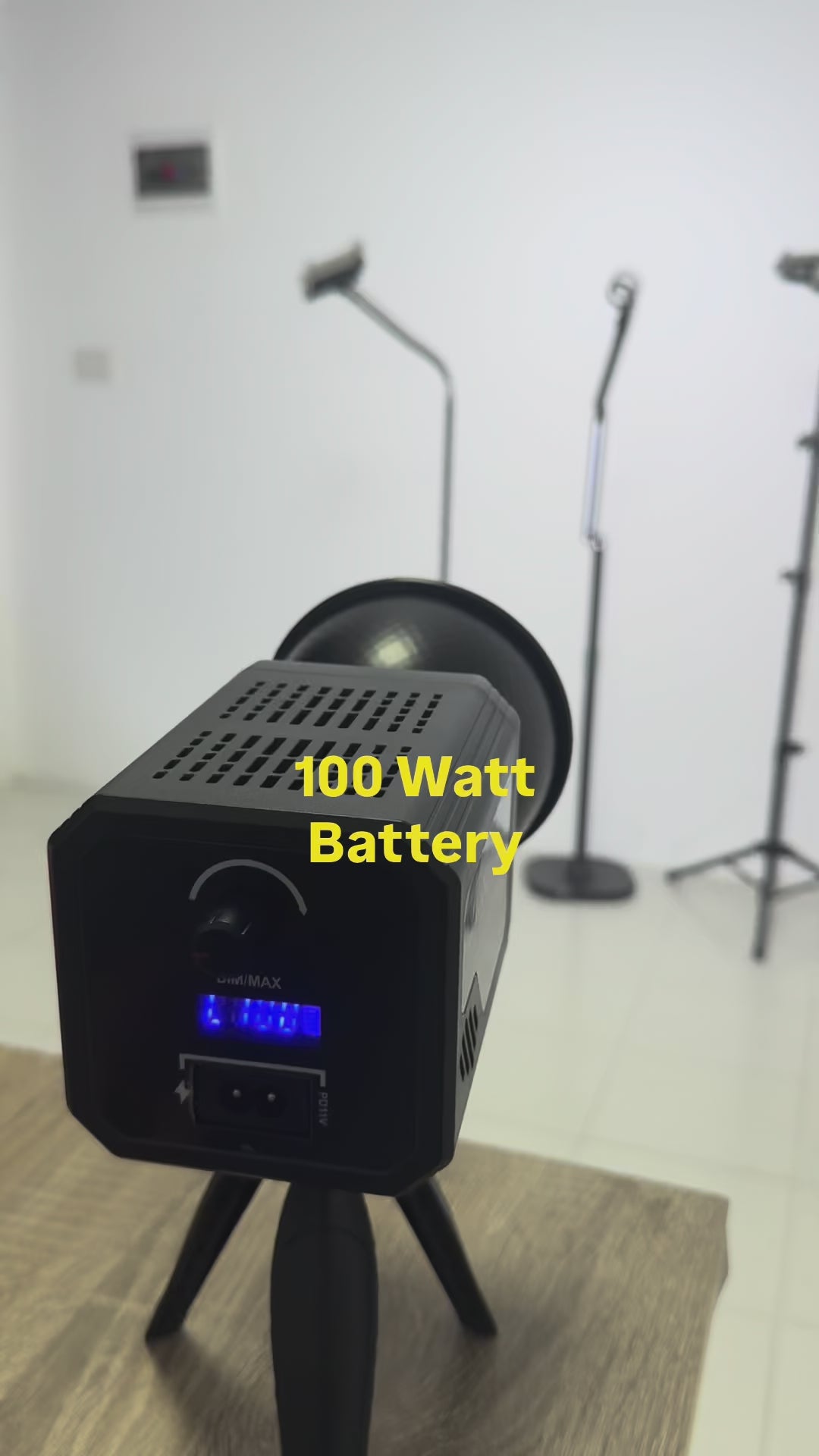 Load video: Rechargeable COB Video Fill Light – YM-S100 Bi-Colour CRI 95+