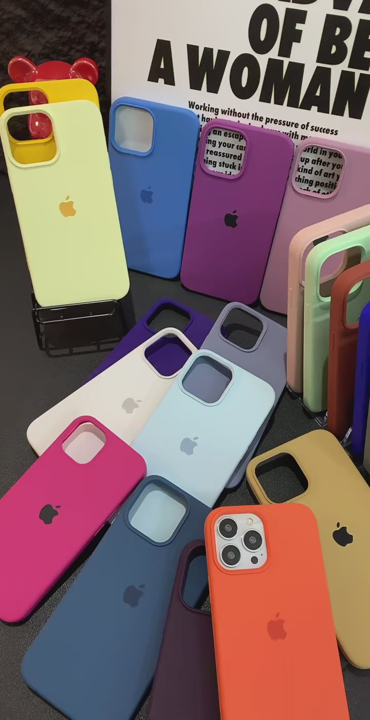 Load video: iPhone 14 Plus / 15 Plus Silicone Case